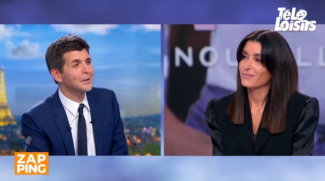 Jenifer très mal à l’aise après une question de Thomas Sotto, On a l’impression que vous allez rentrer sous le pupitre ! ... Zapping été #16