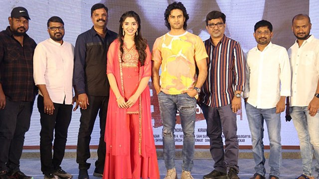 Aa Ammayi Gurinchi Meeku Cheppali First Look Launch Full Event | Filmibeat Telugu