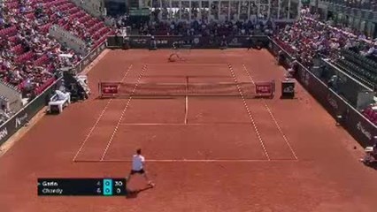 Bastad - Chardy passe en quarts