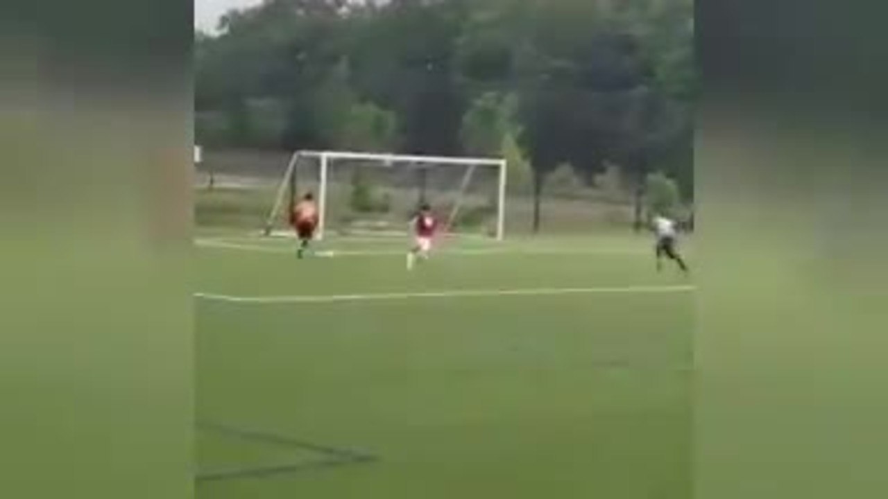 Espagne - Le gardien fait une boulette monumentale avant de sortir un arrêt d'anthologie