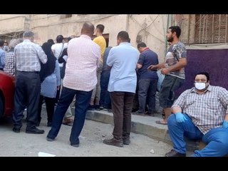 بالكمامات.. زحام كبير من المواطنين أمام مكتب الشهر العقاري بإمبابة