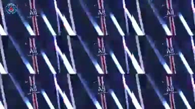 PSG - Mbappé et Neymar présentent le nouveau maillot