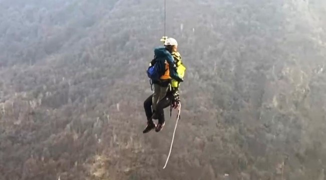 Pont Canavese (TO) - Salvati con elicottero due escursionisti bloccati su una parete rocciosa (04.01.22)