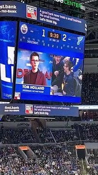 La Sosie Cam cherche les sosies de célébrités pendant un match NHL !