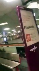 Download Video: Denuncian una agresión racista de un vigilante de Rodalies en la estación de plaza Catalunya