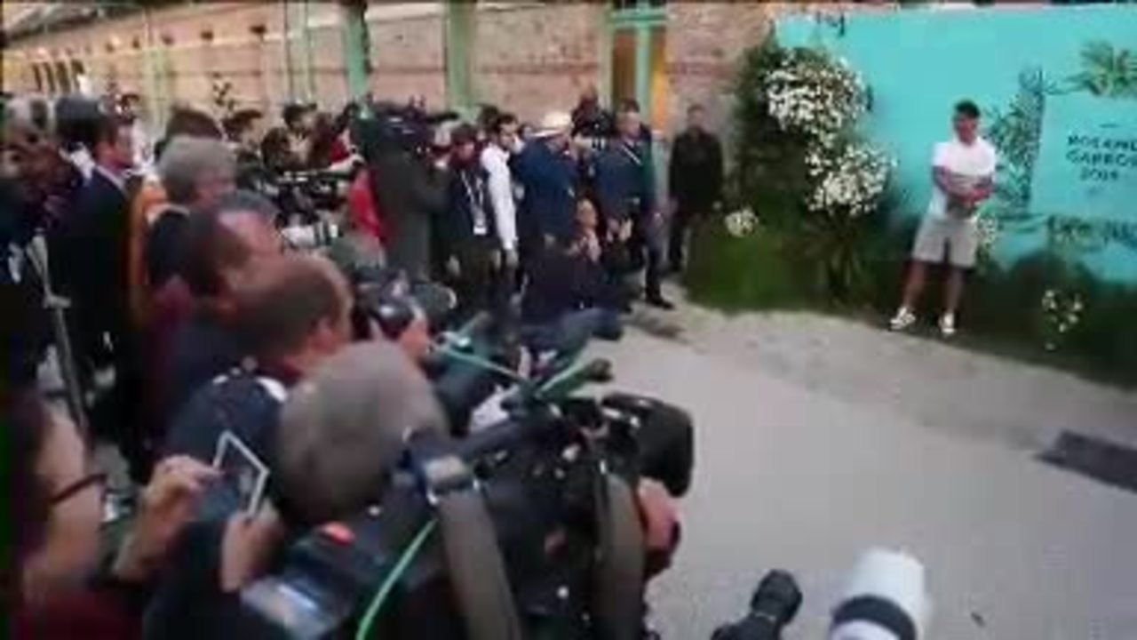 Roland-Garros - Nadal pose avec son 12e trophée