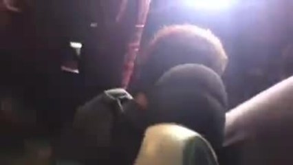 Brésil - L'arrivée surréaliste de Neymar en chaise roulante au poste de police