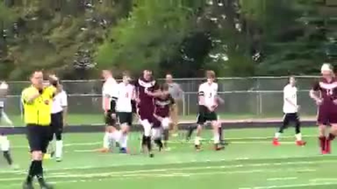 États-Unis - Un joueur universitaire marque des fesses