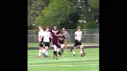 Un joueur universitaire marque des fesses aux États-Unis