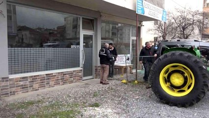 İş yerleri arasında traktör parkı kavgası: 1 yaralı