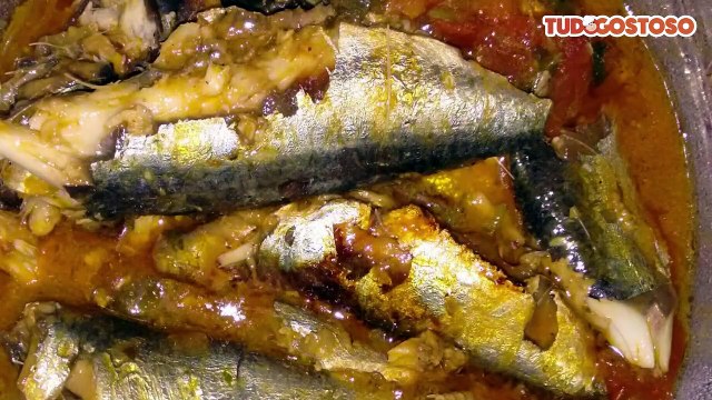 Sardinha fresca na panela de pressão