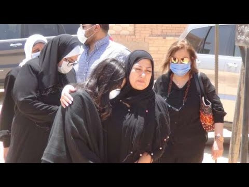 صلاة الجنازة على الفنان الراحل حسن حسني من مقابر الأسرة بطريق الفيوم