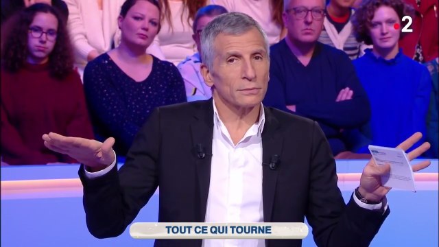 Nagui raconte une anecdote écœurante sur Johnny Hallyday, Michel Sardou et Raquel Welch