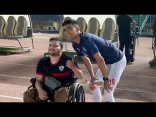 لفتة إنسانية من أشرف بن شرقي قبل مباراة الزمالك ومصر