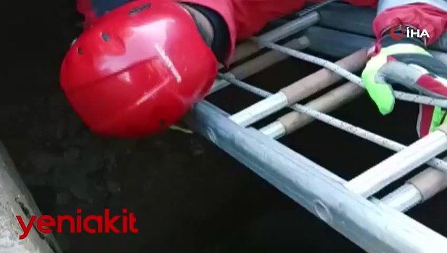Yürekleri ısıtan görüntü! Kuyuya düşen çaresiz köpeğin yardımına itfaiye koştu