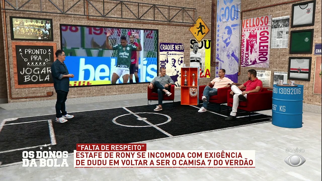 Com a saída de Luiz Adriano, a camisa 10 do Palmeiras ficou vaga... Mas Dudu não quis saber e pegou de volta a 7, que era de Rony... Parece que essas mudanças não caíram bem viu?#OsDonosdaBola