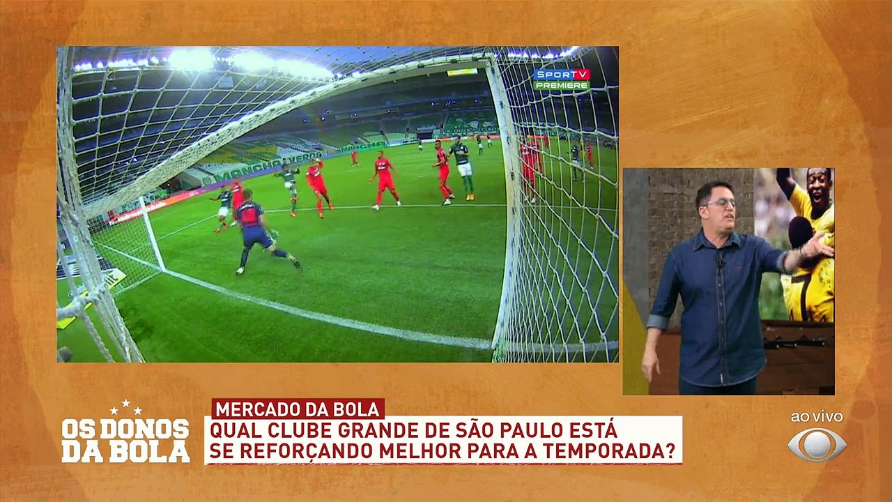 Olha aí uma sugestão para o ataque do Corinthians... Luiz Adriano! Será que o Palmeiras negociaria com o maior rival? As torcidas aceitam?#OsDonosdaBola