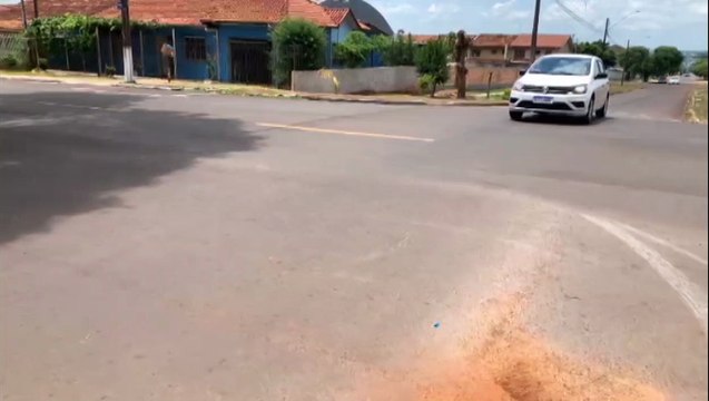 Carro e ônibus se envolvem em colisão no Santo Onofre