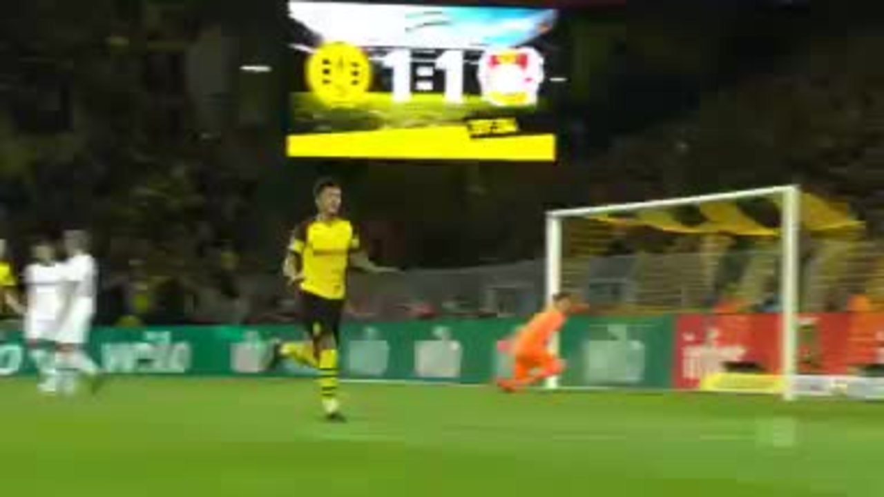 VIRAL: Football: Bundesliga: 23e j. - Sancho inscrit une superbe volée pour Dortmund !