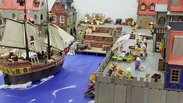 Una exposición cuenta la historia de Portugalete a través de escenas de Playmobil