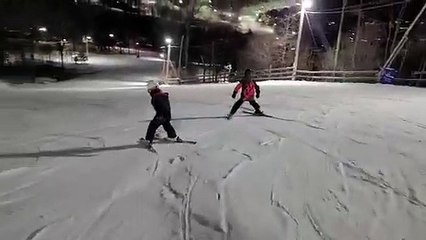 Anouk et Nelly en ski