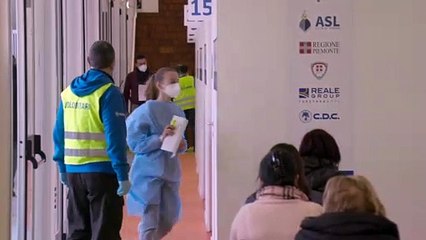 Download Video: Vaccini, code per la terza dose a Torino: 