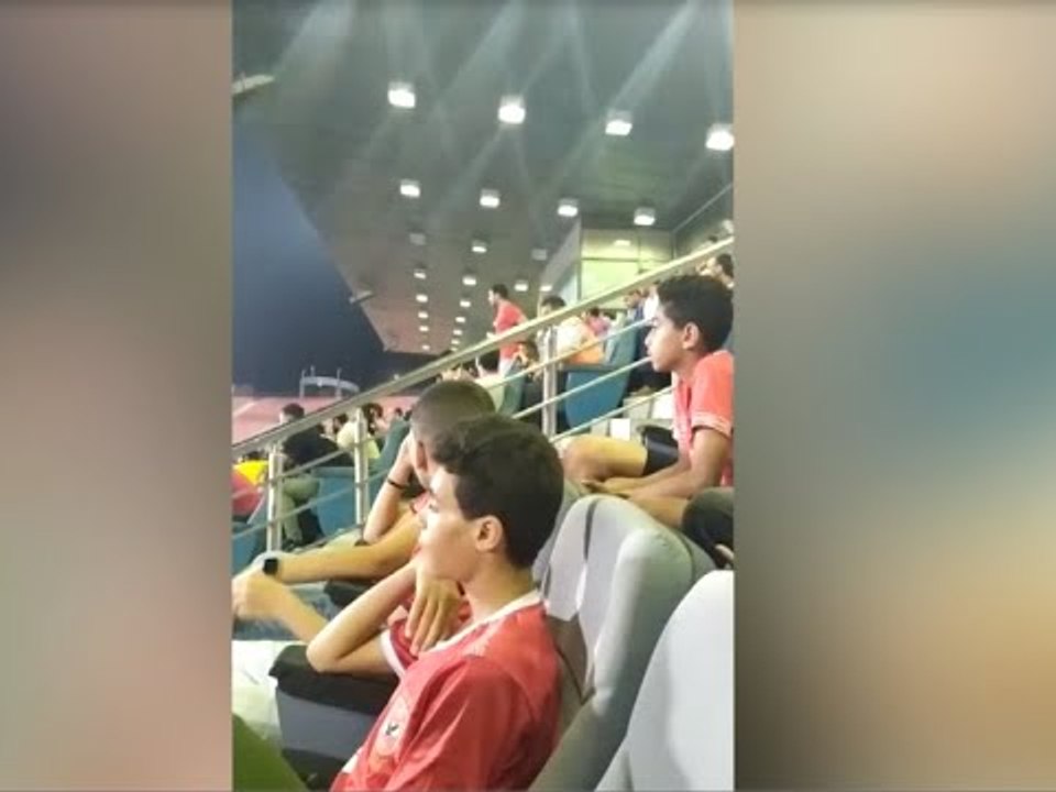 جماهير الأهلي تهاجم الحكم محمد عادل بعد تدخل عنيف على محمد شريف