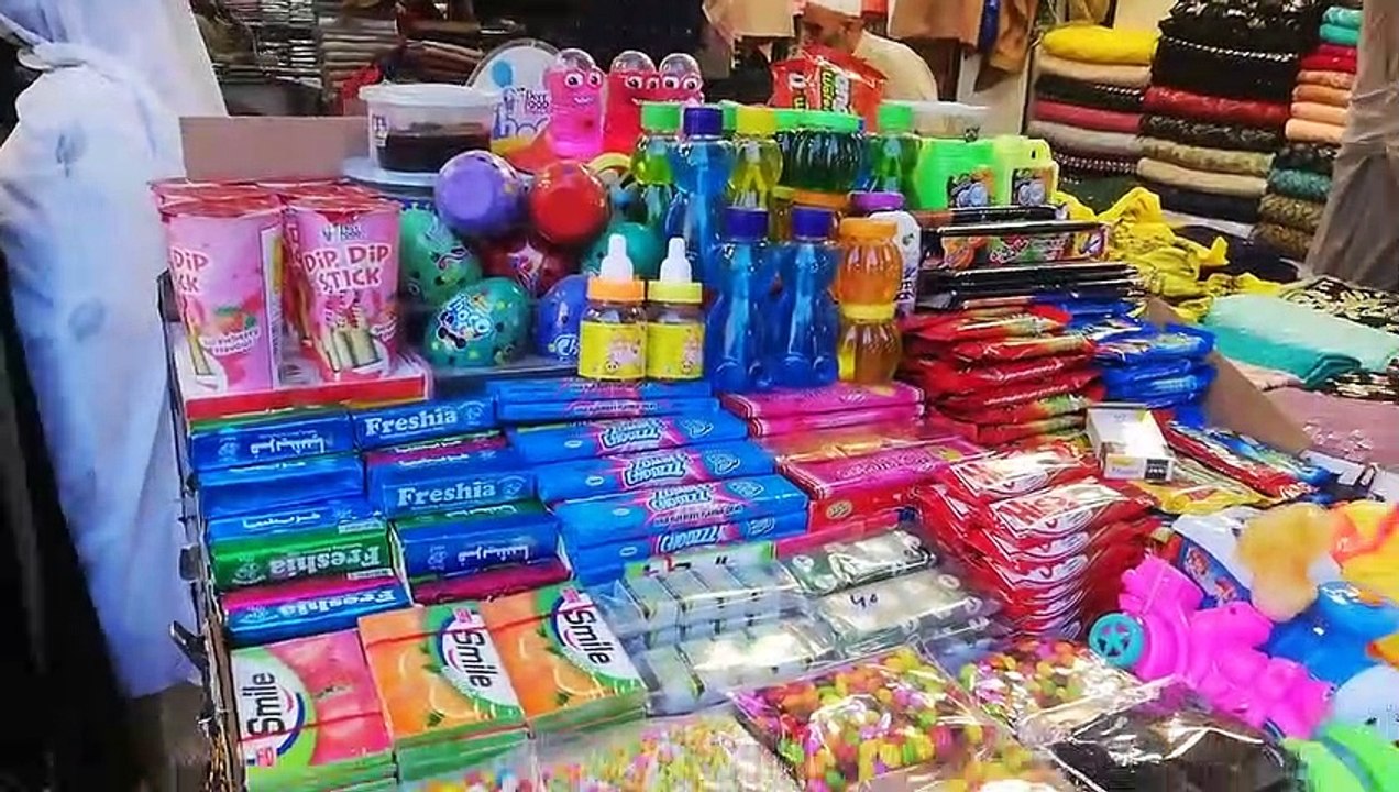 Peshawar mn sasti treen shopping -  پیشاور میں سستی ترین خریداری