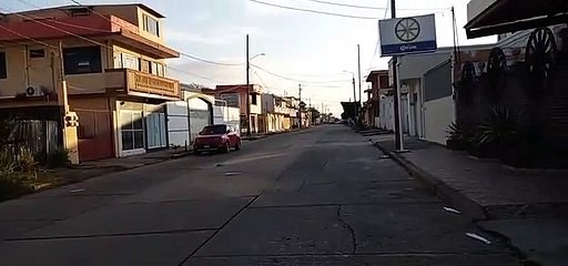 BALEAN de MADRUGADA a un SUJETO frente a una CANTINA en COATZACOALCOS