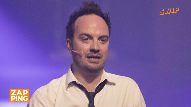 L'humoriste Jarry pris d'une grosse émotion en parlant de son père décédé, à qui il a révélé son homosexualité sur son lit de mort