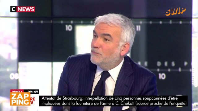 Très émue par le parcours de Sophie-Élodie (L'amour est dans le pré), Karine Le Marchand fond en larmes en direct