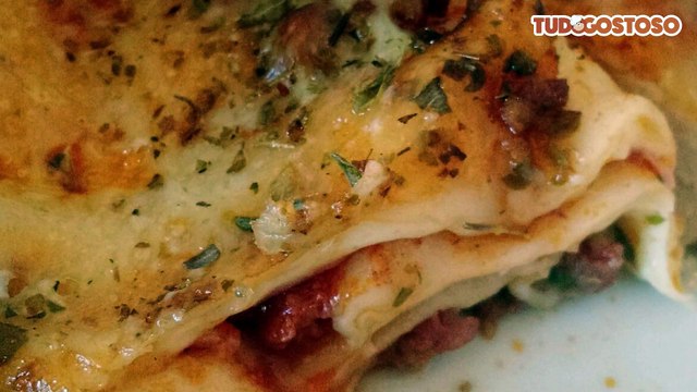 Lasanha de massa de pastel