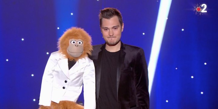 Jeff Panacloc se retient de pleurer dans le dernier Grand Cabaret sur son 31 de Patrick Sébastien