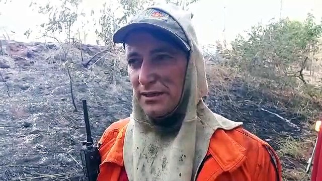 Bombeiros combatem incêndio em extensa área de vegetação em Umuarama - Sargento Celerino