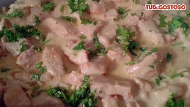 Macarrão com frango e molho branco