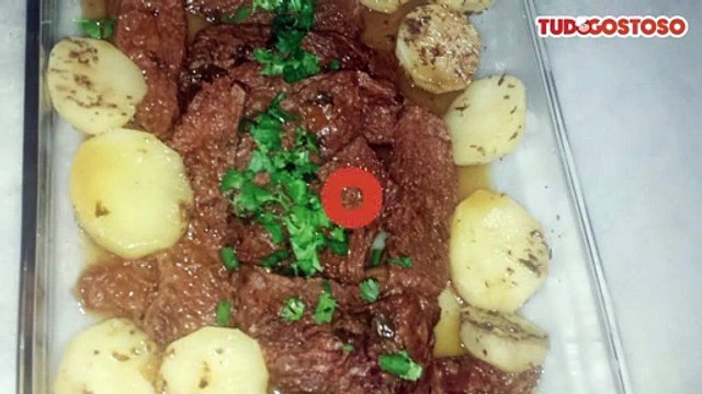 Carne na panela de pressão com cebola