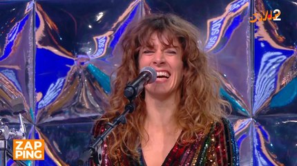 Magali Ripoll (NOPLP) oublie la mélodie d'une chanson et part en fou rire