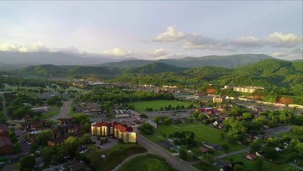 Beloved Dollywood Greeter Who Never Missed a Day of Work in 32 Years Dies at Age 94