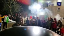 توافد العشرات إلى منزل الأسير أبو هواش للاحتفال بانتصار إرادته على السجان