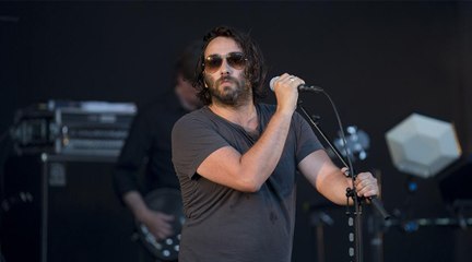 Damien Saez sort le single P'tite Pute : les internautes se moquent