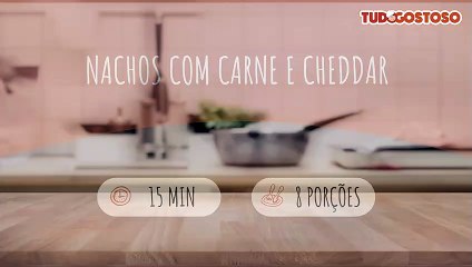 Nachos com carne e cheddar