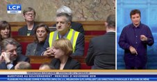 Jean Lassalle débarque en gilet jaune à l'Assemblée nationale et provoque une suspension de séance