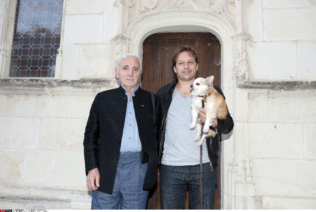 Mischa Aznavour évoque la sortie d'un album posthume de son père