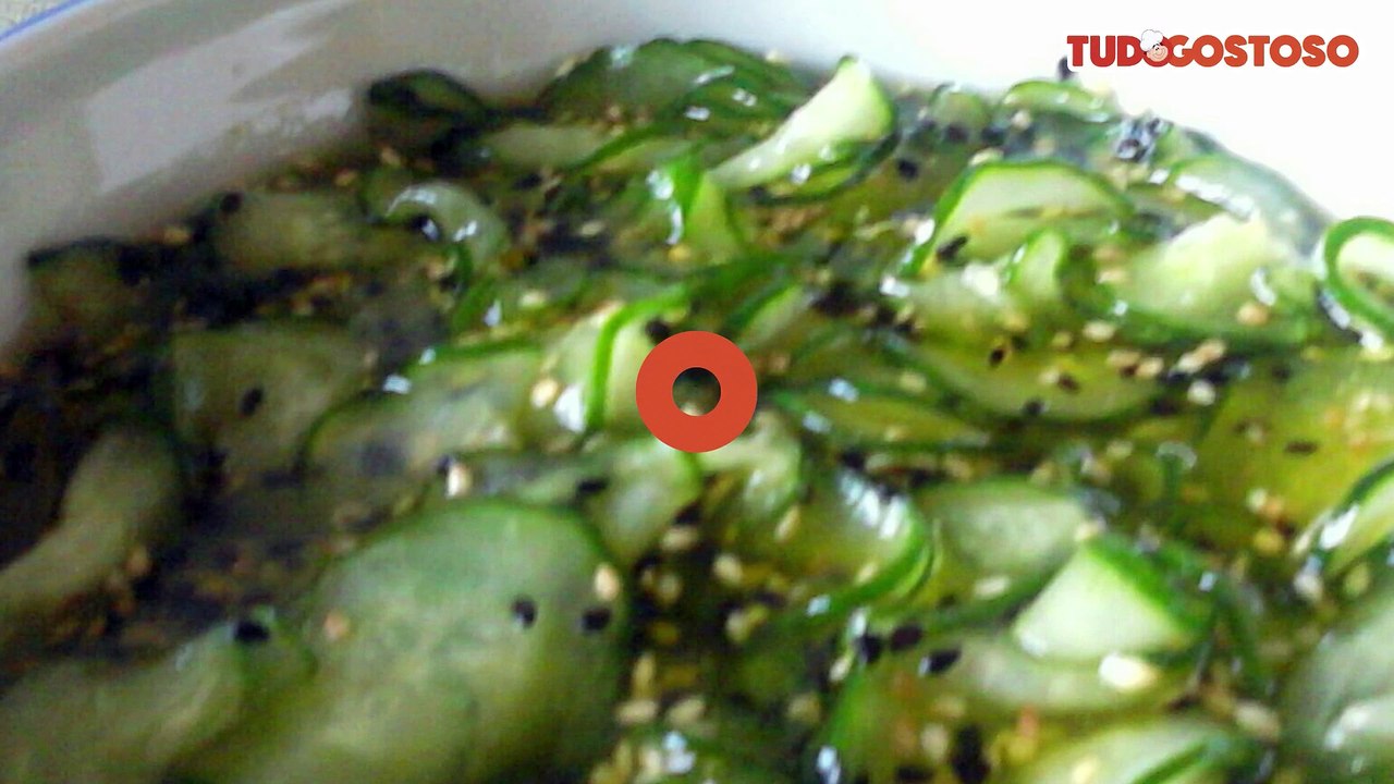 Salada de pepino agridoce simples