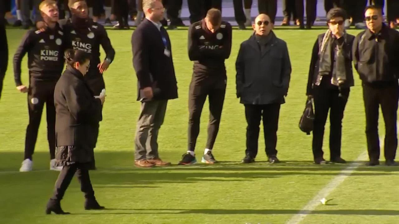 VIRAL: Premier League: La famille du président et les joueurs de Leicester déposent une couronne.