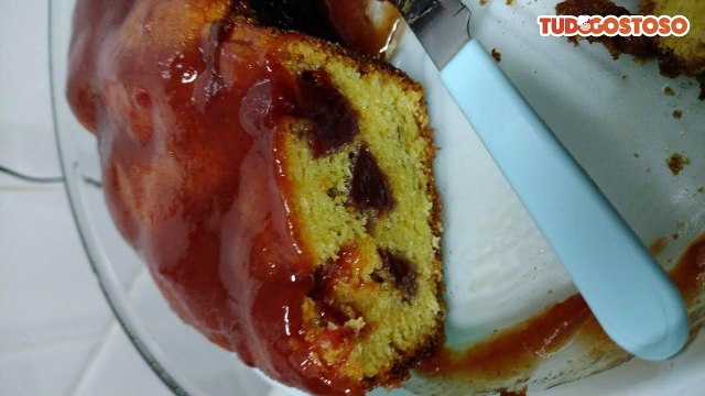 Bolo de fubá com goiabada fácil