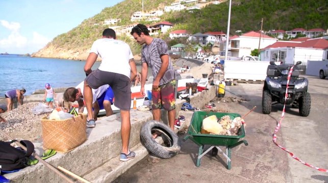 Exclu. Zone interdite (M6) : L'incroyable élan de solidarité des habitants de Saint-Barth après Irma pour aider un loueur de jet-skis