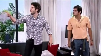 Emílio dá Uma Cotovelada em Pedro