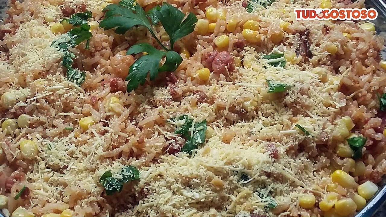 Arroz de panela de pressão com calabresa