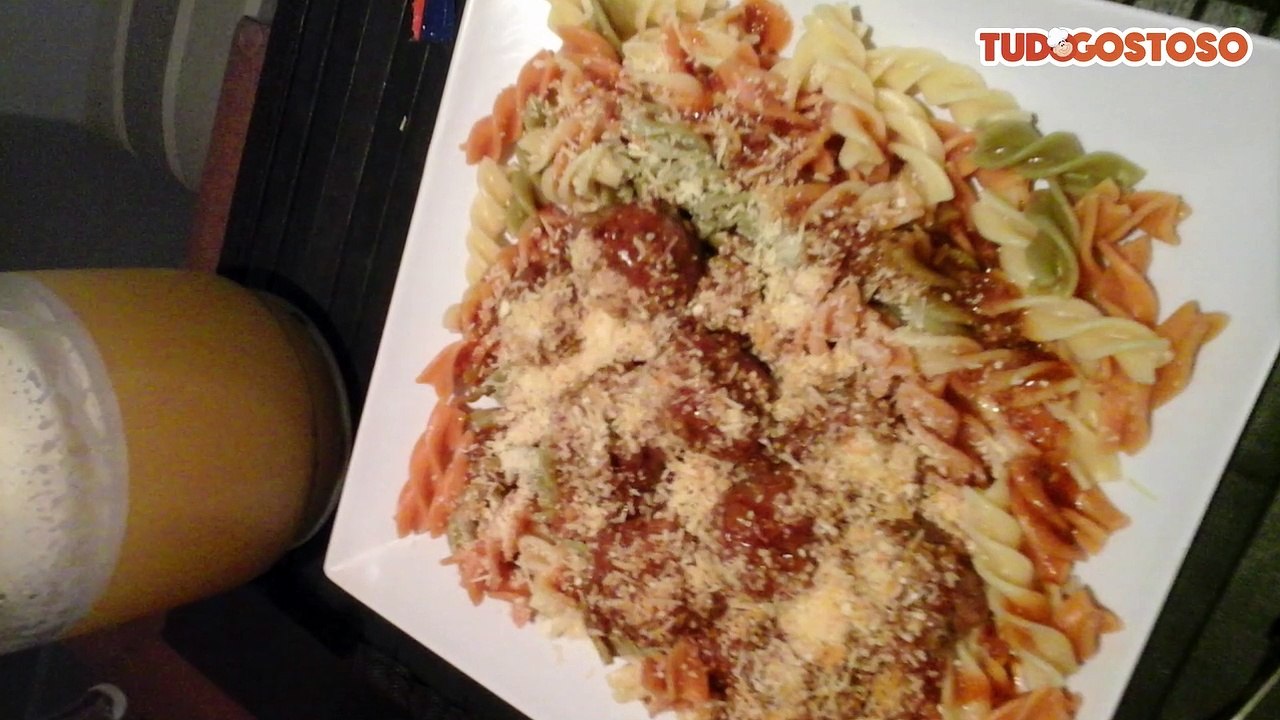 Macarrão com almôndegas rápido e barato